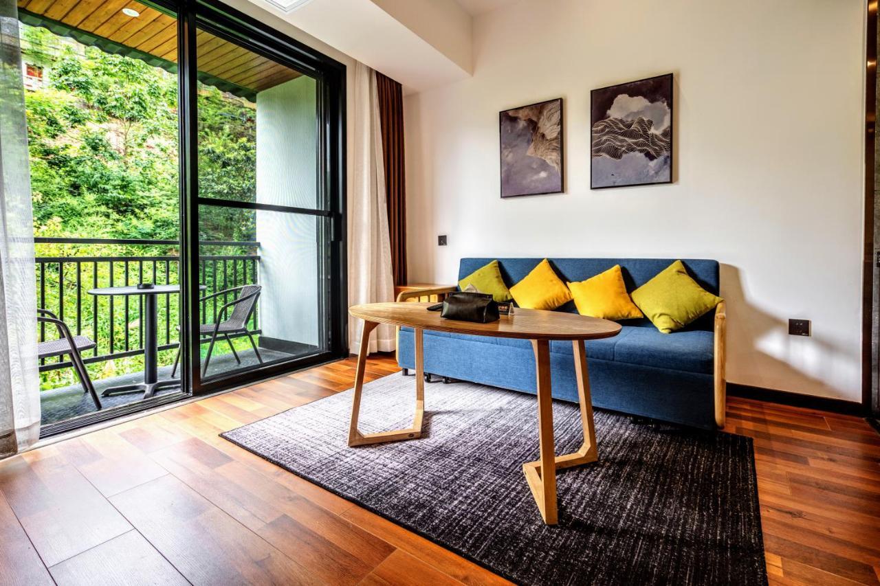Whispering Mountains Boutique Hotel Zhangjiajie Exteriör bild