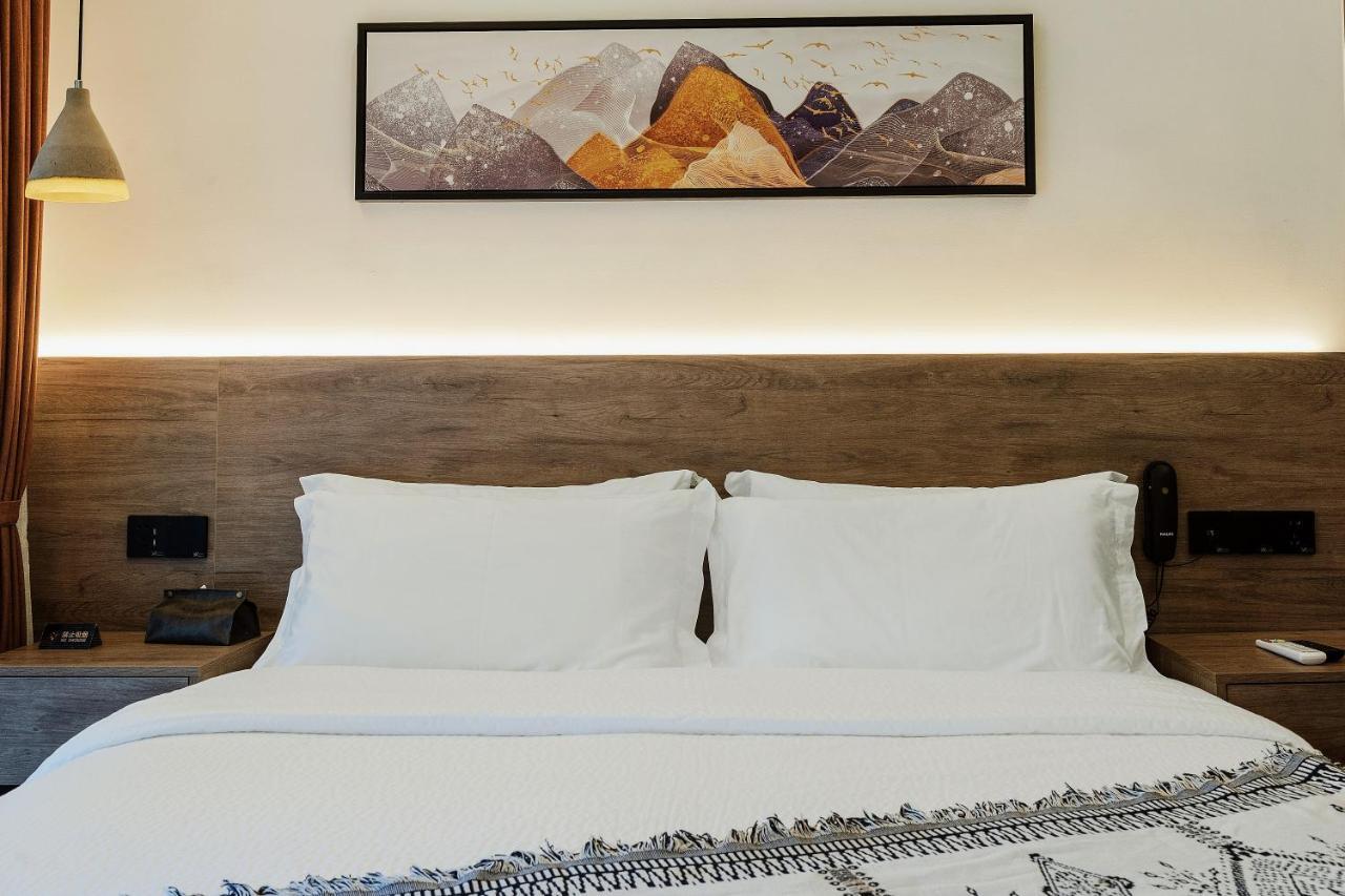 Whispering Mountains Boutique Hotel Zhangjiajie Exteriör bild