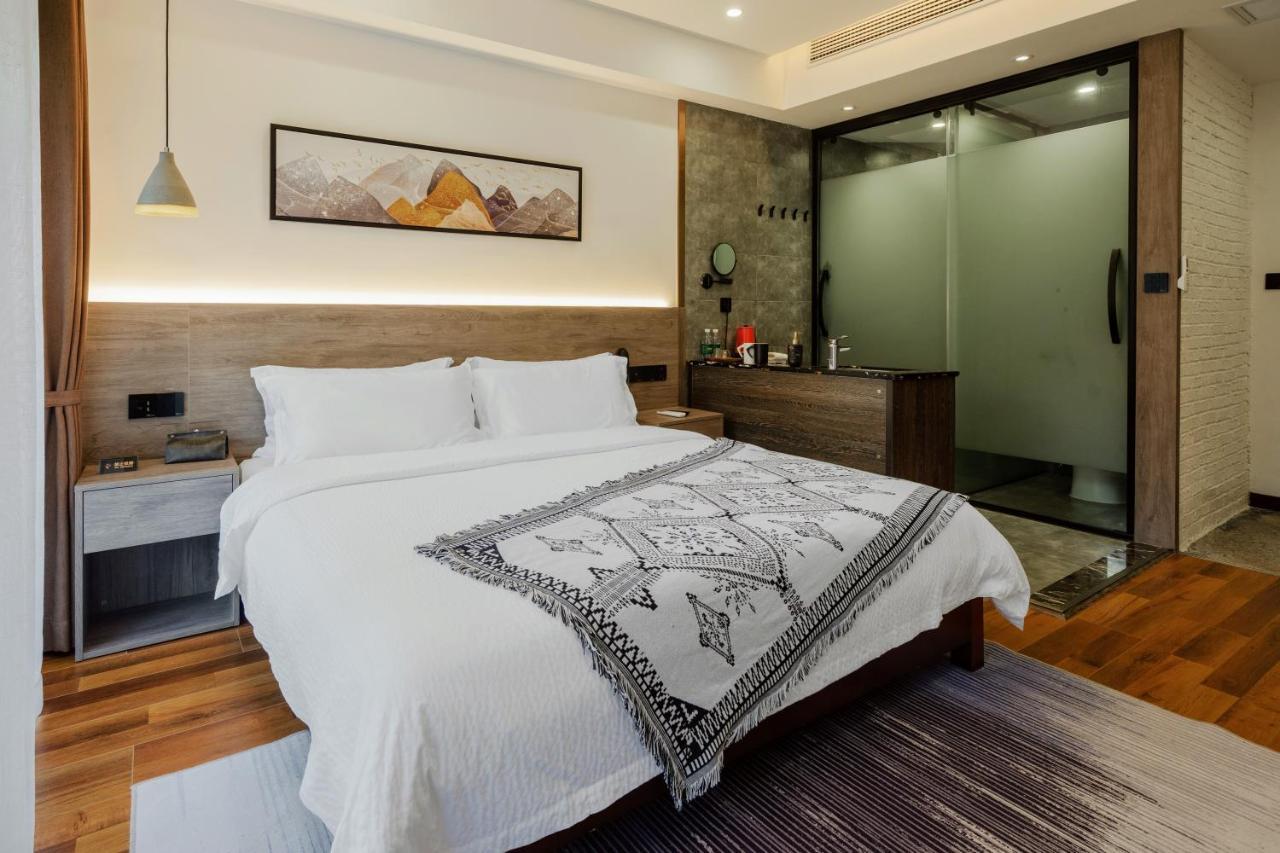 Whispering Mountains Boutique Hotel Zhangjiajie Exteriör bild