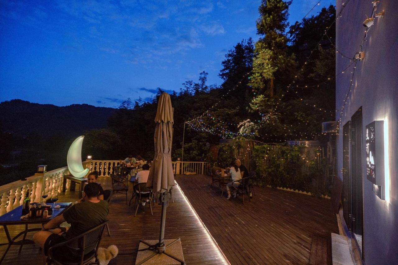Whispering Mountains Boutique Hotel Zhangjiajie Exteriör bild