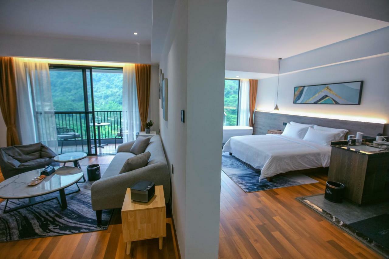 Whispering Mountains Boutique Hotel Zhangjiajie Exteriör bild