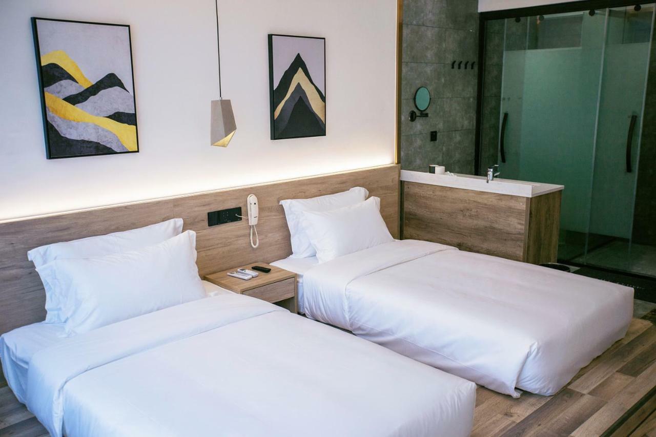Whispering Mountains Boutique Hotel Zhangjiajie Exteriör bild