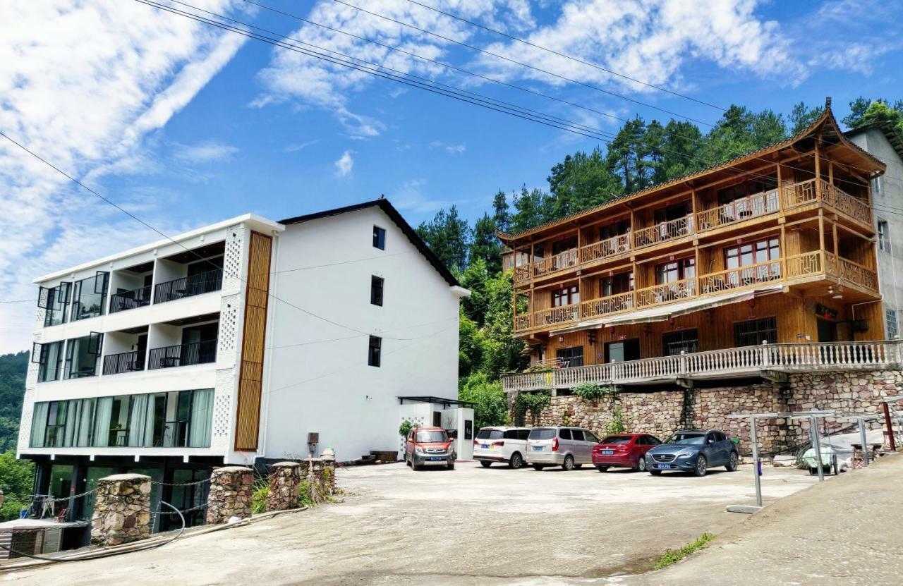 Whispering Mountains Boutique Hotel Zhangjiajie Exteriör bild