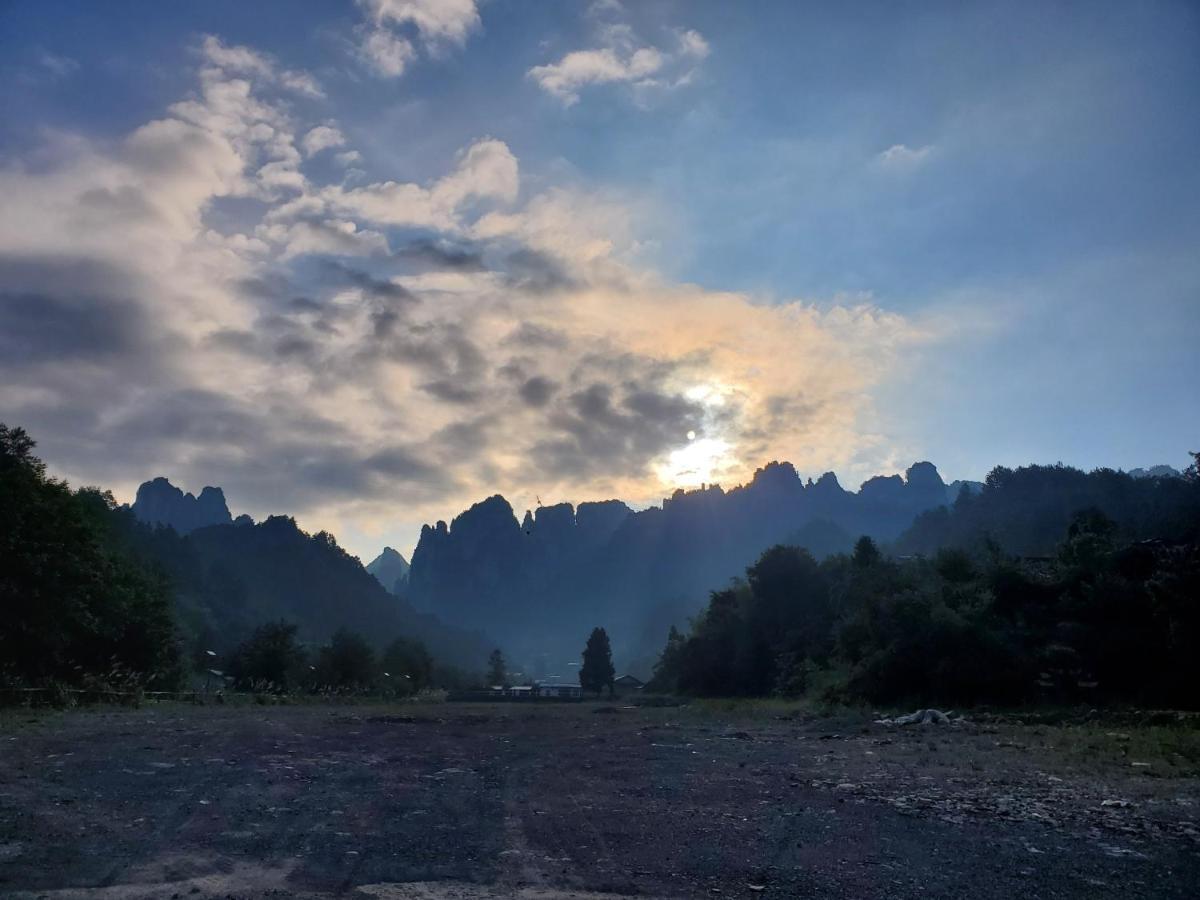 Whispering Mountains Boutique Hotel Zhangjiajie Exteriör bild